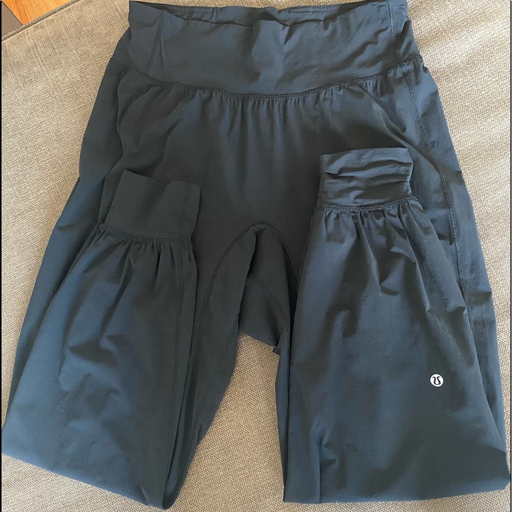 Lululemon yoga pants black size 6